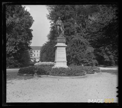 Statue de Claude Louis Berthollet (Annecy)